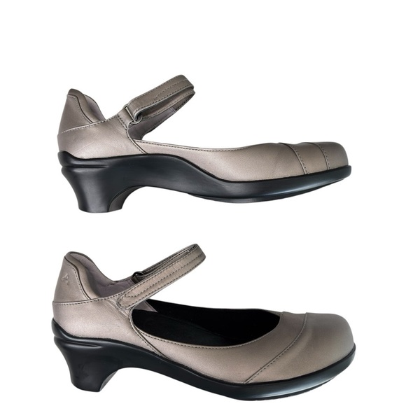 ARAVON Maya Mary Jane Pumps Women's Size 10 Gray Pewter Metallic Comfort Shoe - Picture 7 of 16